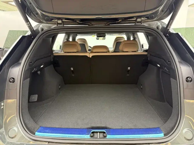 Volvo XC70 Plug-in Hybrid — Фото автомобиля 7