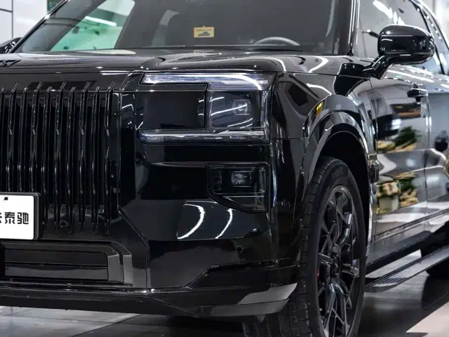 ZEEKR Zeekr 9X 2025 Model Gloss Black Edition — Фото автомобиля 10