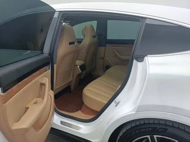 Zhijie Luxeed R7 2024 Pure Electric 667km Max — Фото автомобиля 8