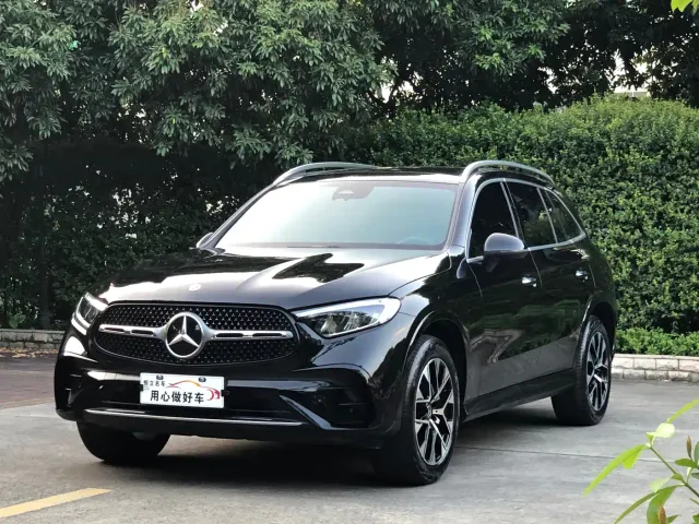Фотография автомобиля — Mercedes-Benz GLC-Class