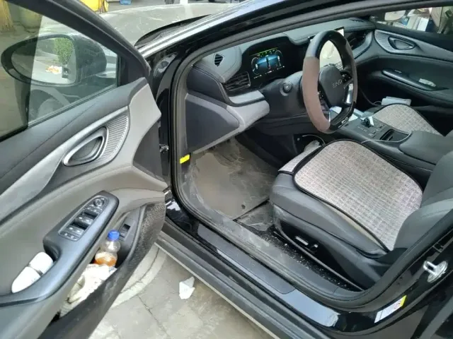 BYD Seal 2024 Glory Edition DM-i 1.5L 121km Luxury — Фото автомобиля 17