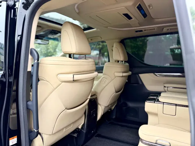 Toyota Vellfire — Фото автомобиля 13