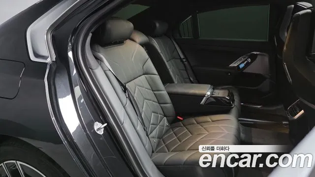 BMW 7-Series — Фото автомобиля 11