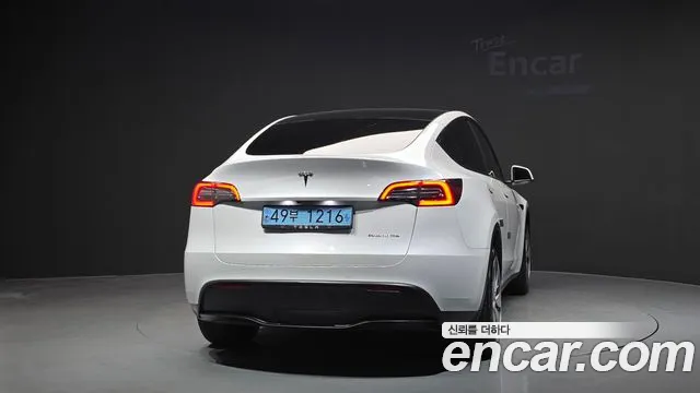 Tesla Model Y — Фото автомобиля 4