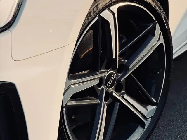 Audi A4L — Фото автомобиля 15