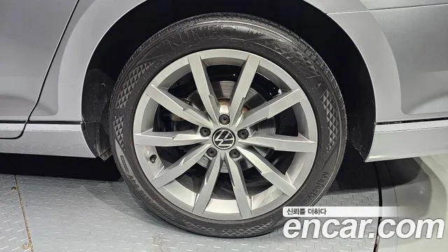Volkswagen Passat — Фото автомобиля 5