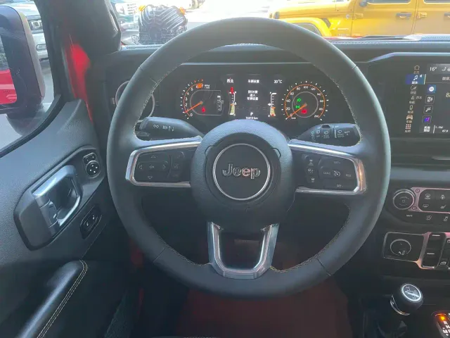 Jeep Wrangler — Фото автомобиля 12