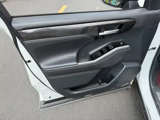 Toyota Crown Kluger — Фото автомобиля 6