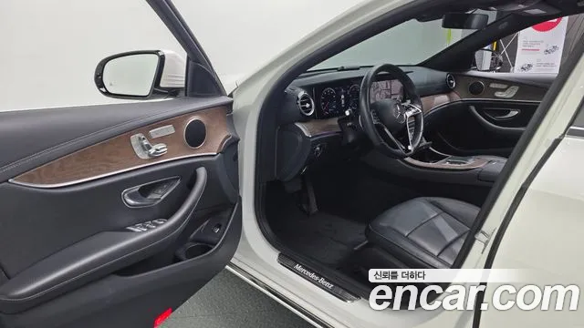 Mercedes-Benz E-Class — Фото автомобиля 10