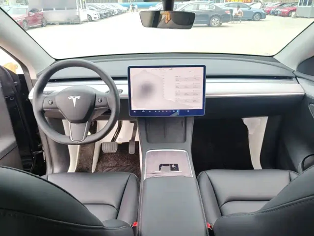 Tesla Model Y — Фото автомобиля 9