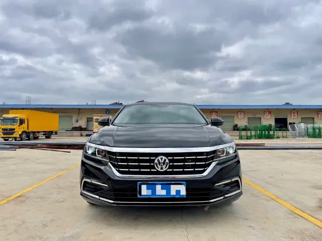 Volkswagen Passat — Фото автомобиля 2