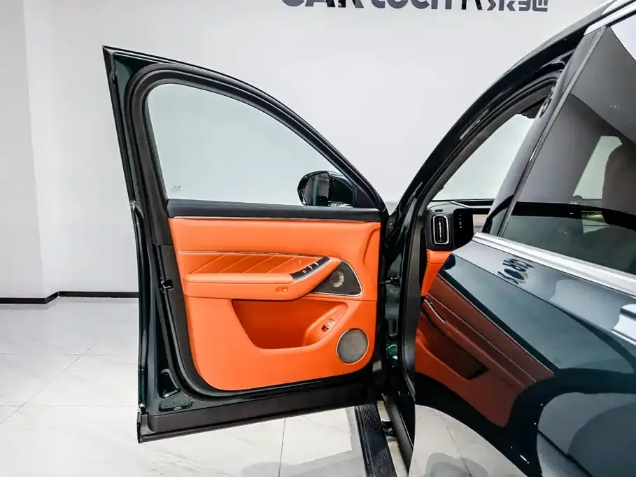 AITO Wenjie AITO M8 2025 Extended Range Ultra 53.4kWh 6-Seater — Фото автомобиля 8