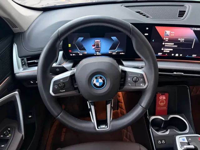 BMW iX1 — Фото автомобиля 15