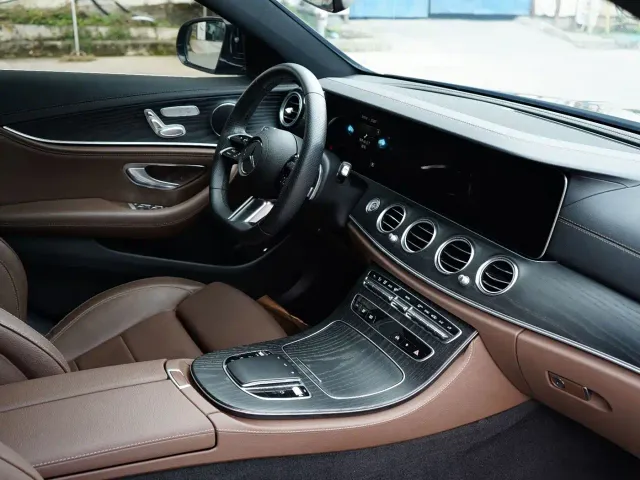 Mercedes-Benz E-Class — Фото автомобиля 14