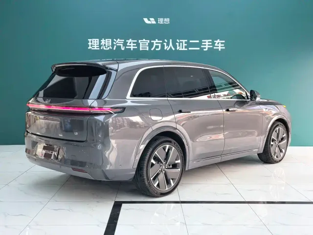 Li Auto L8 — Фото автомобиля 18