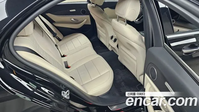 Mercedes-Benz E-Class — Фото автомобиля 12