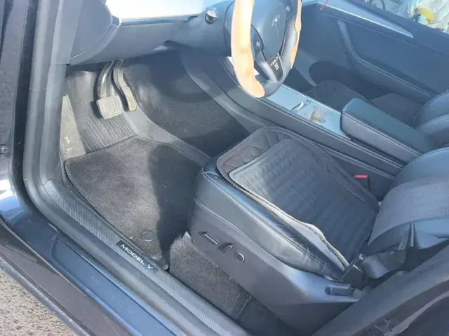 Tesla Model Y — Фото автомобиля 9