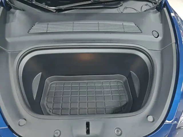 Tesla Model Y — Фото автомобиля 19