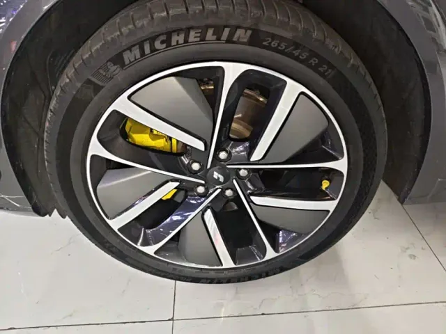 Li Auto L7 — Фото автомобиля 22