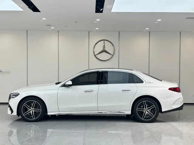Mercedes-Benz E-Class — Фото автомобиля 4