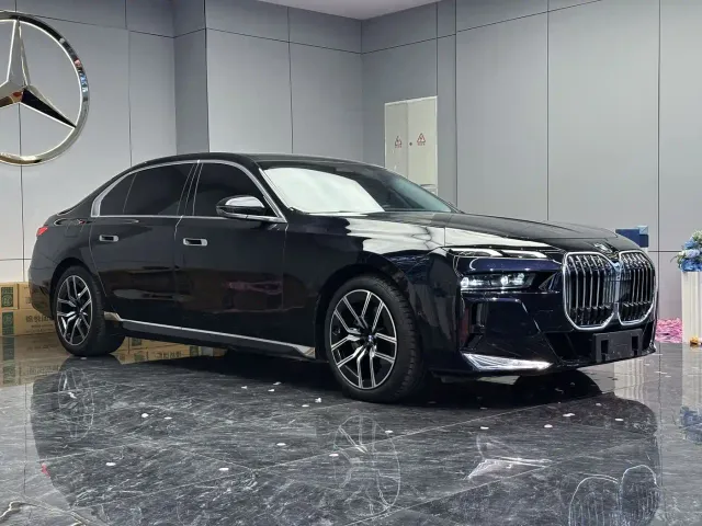 BMW 7 Series — Фото автомобиля 3