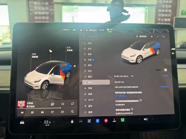 Tesla Model Y — Фото автомобиля 16