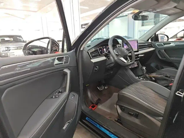 Volkswagen Tiguan L — Фото автомобиля 15