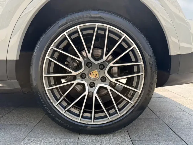 Porsche Cayenne — Фото автомобиля 9