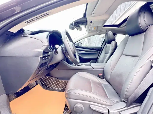 Mazda Axela — Фото автомобиля 6