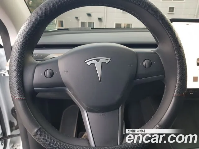 Tesla Model Y — Фото автомобиля 9