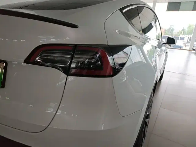 Tesla Model Y — Фото автомобиля 7