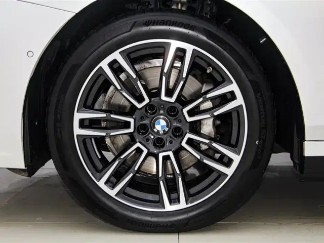 BMW 5 Series — Фото автомобиля 11