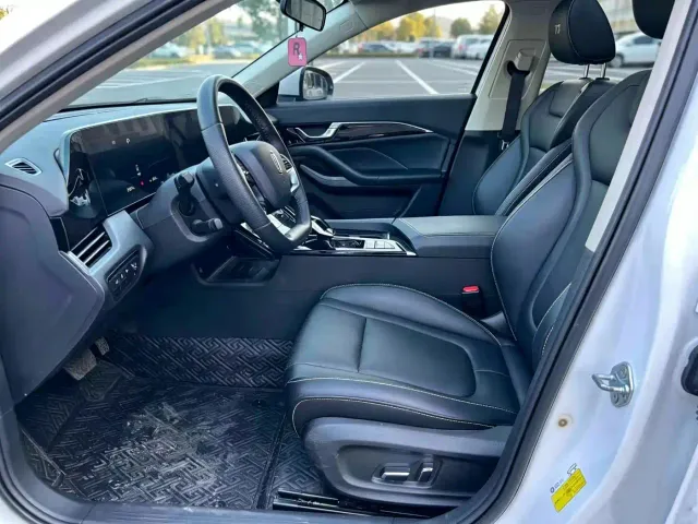 Besturn Besturn B70 2023 Model 3rd Gen 1.5T Automatic Joy 70th Anniversary Edition — Фото автомобиля 4