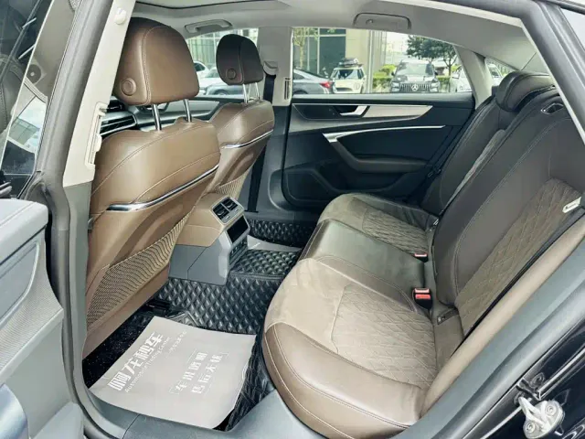 Audi A7L — Фото автомобиля 12