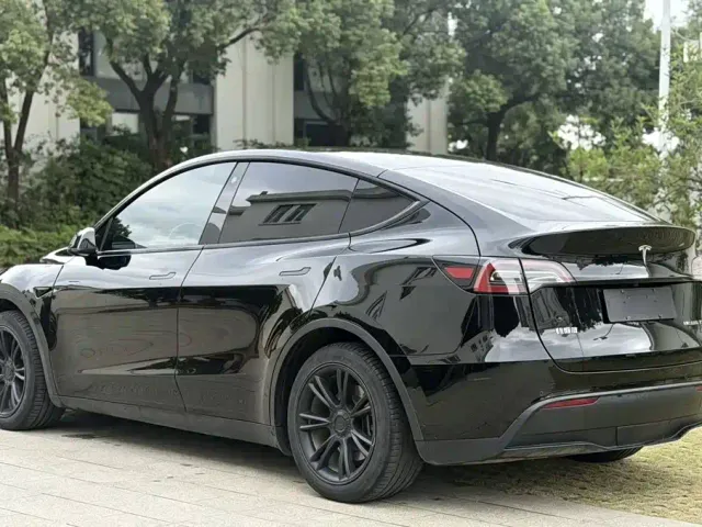 Tesla Model Y — Фото автомобиля 7