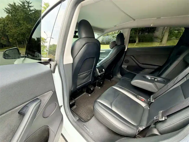 Tesla Model Y — Фото автомобиля 11
