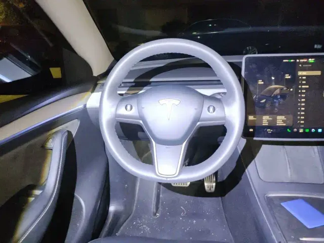 Tesla Model Y — Фото автомобиля 6