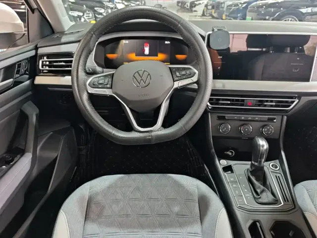 Volkswagen Lavida — Фото автомобиля 10