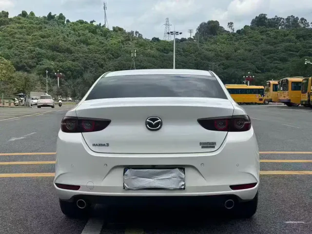Mazda Axela — Фото автомобиля 8