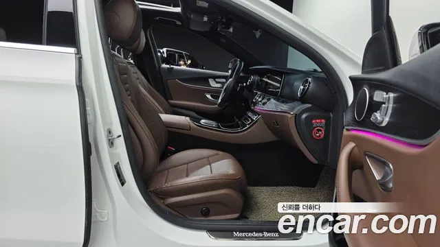 Mercedes-Benz E-Class — Фото автомобиля 25