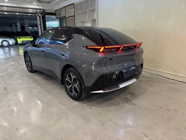 Lynk & Co Z20 — Фото автомобиля 7