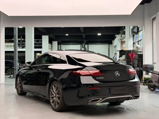 Mercedes-Benz E-Class — Фото автомобиля 4