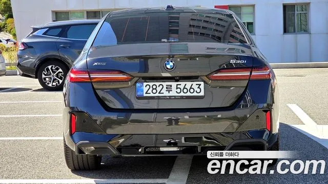BMW 5 Series G60 — Фото автомобиля 4