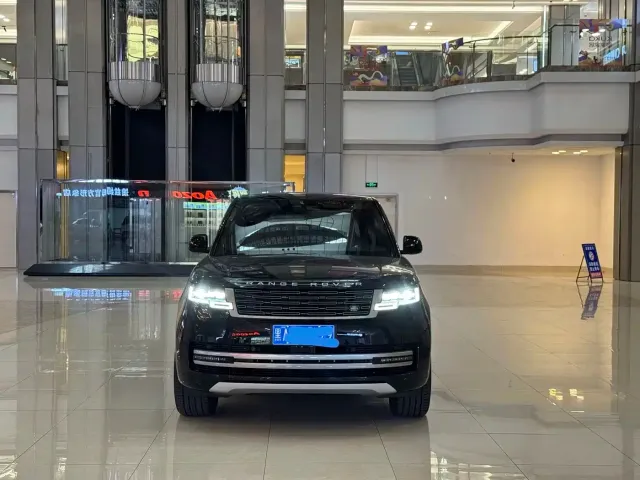 Land Rover Range Rover 2024 3.0 L6 400PS Golden Age Extended 7-Seater — Фото автомобиля 2