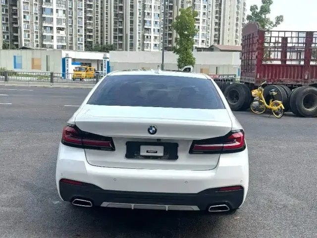 BMW 5 Series — Фото автомобиля 8