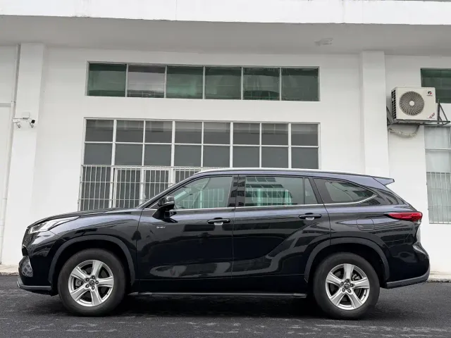Toyota Highlander — Фото автомобиля 3