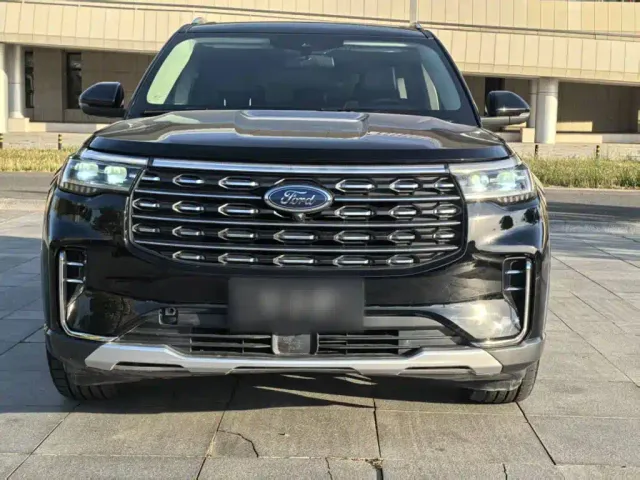 Ford Explorer — Фото автомобиля 5