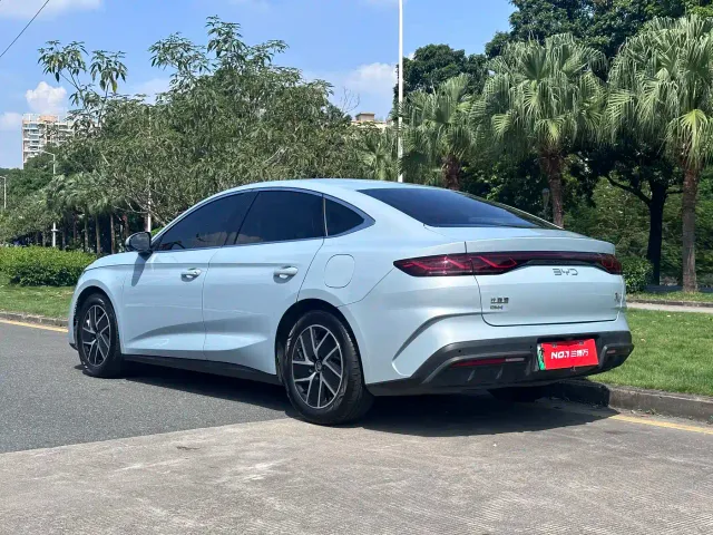BYD Qin L — Фото автомобиля 17