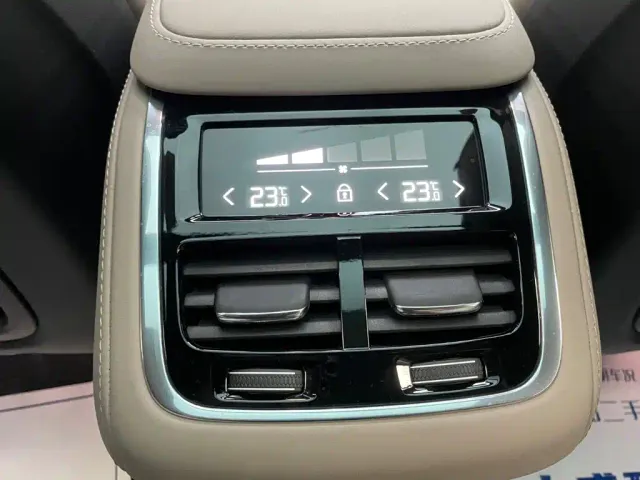 Volvo XC90 — Фото автомобиля 14