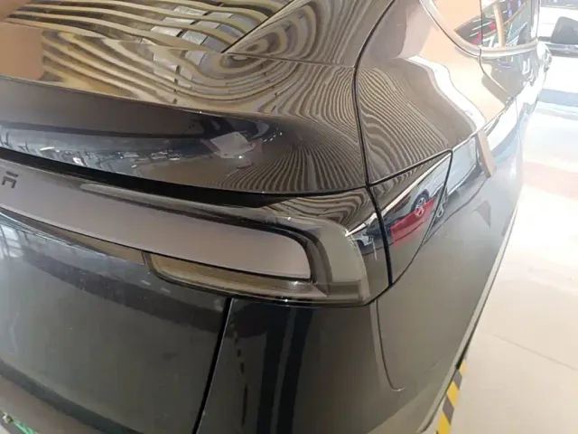 Tesla Model Y — Фото автомобиля 7